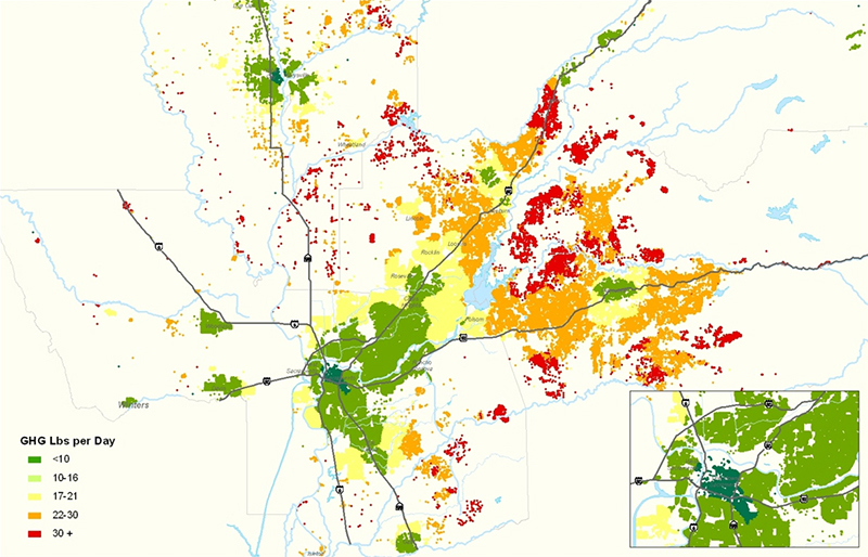 Map of the Sacramento, CA region, with areas colored to indicate GHG emmission levels predicted in 2035. The five levels are: dark green for <10 GHG lbs/day, light green for 10-16 GHG lbs/day, yellow for 17-21 GHG lbs/day, orange for 22-30 GHG lbs/day, and red for 30+ GHG lbs/day. An inset map shows a closer view of the area with the greatest concentration of green.